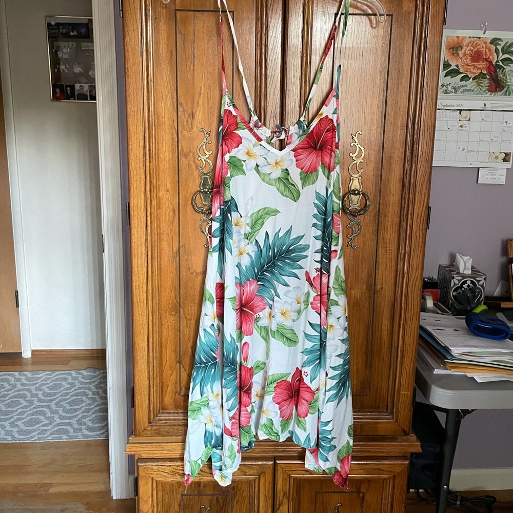🟢 Final Sale Hawaiian Floral Dress